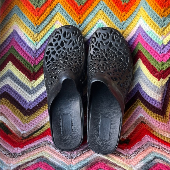 Dansko Shoes - Dansko Pippa Laser Cut molded rubber clogs, mules. size 38, 7.5-8